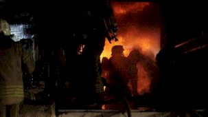 Avcılar'da korkutan yangın! Tekstil fabrikası adeta küle döndü