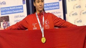 Aysel Önder, rekor kırarak dünya şampiyonu oldu!