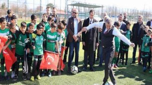 Bakan Bak: Geleceğimiz olan gençler için her şey!