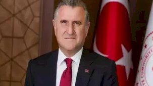 Bakan Bak'tan madalya kazanan milli güreşçilere tebrik!