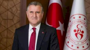 Bakan Bak'tan milli güreşçilere tebrik mesajı!