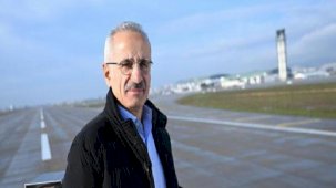 Bakan Uraloğlu açıkladı! Avrupa'da bir ilk, 3 uçak aynı anda inip kalkabilecek