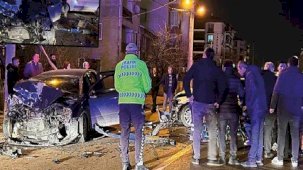 Bolu'da iki otomobil kavşakta kafa kafaya çarpıştı: 5 yaralı