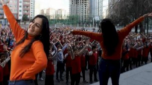 Bu okul çok başka! Türküler eşliğinde sınıfa