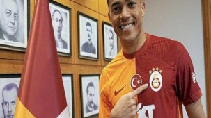 Carlos Vinicius, Galatasaray'a imzayı attı!