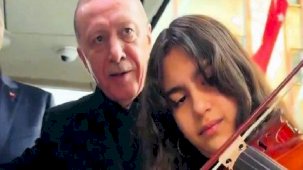Cumhurbaşkanı Erdoğan'a keman çalan Ecrin duygularını anlattı