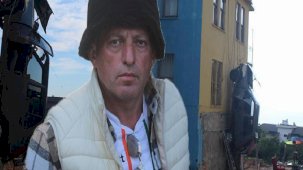 Evin duvarında şaha kalkmış otomobili görenler şaşkına döndü! Sebebi herkesi şoke etti