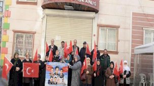 Evlat nöbetindeki ailelerden 'Gara Şehitleri'ne anma