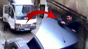 Feci görüntü: Kayan aracını durdurmak istedi, otomobille kamyonet arasına sıkıştı