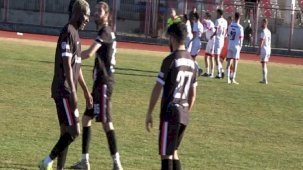 Hakeme yumruk atan futbolcu tutuklandı