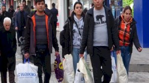 İranlılar Van'a akın etti: 4 günlük tatilde mağazalar doldu