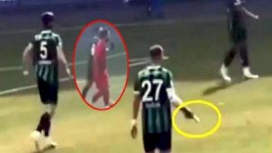 Maçı elinde cep telefonu ile oynadı! Görenler şaşkına döndü