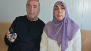 Malatya'da depremde yola savrulan cep telefonu sayesinde kurtuldular