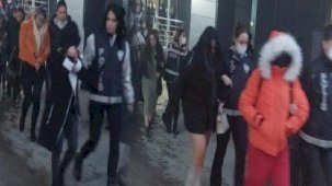 Masaj salonlarına fuhuş baskını! 25’i kadın 37 kişi yakalandı