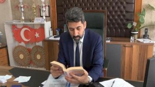 Okul müdürü 12 üniversite bitirdi, 4 üniversite okuyor! Hedefi Guinness'e girmek