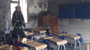 Okulda yangın paniği! 3 sınıf küle döndü