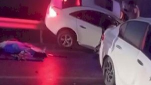 Otomobil bariyerlere saplandı: Anne- baba öldü, kızları yaralandı