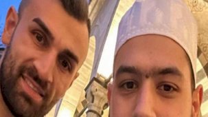 Serdar Dursun, şükür namazı için Eyüp Sultan Camii'nde