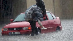 Son dakika! Antalya'daki sel felaketinden acı haber! Bir kişinin cansız bedeni otomobilde bulundu