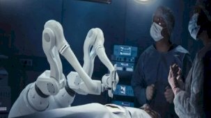 Uzay istasyonundaki robot ilk ameliyat denemesini yaptı