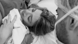 Yasemin Şefkatli doğum karelerini paylaştı! İbrahim Tatlıses detayına dikkat