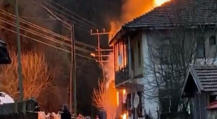 Yer: Bartın! Evde çıkan yangın, bitişikteki binaya da sıçradı