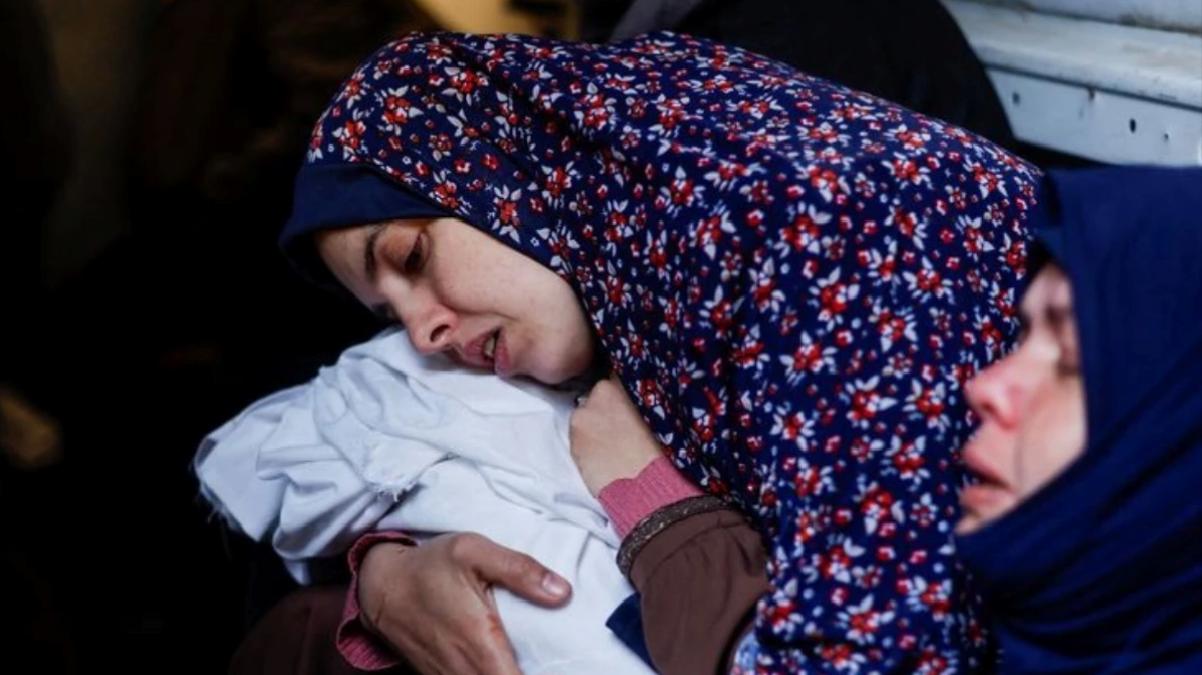 10 yıl sonra anne olan Filistinli kadın, İsrail saldırılarında ikizlerini kaybetti