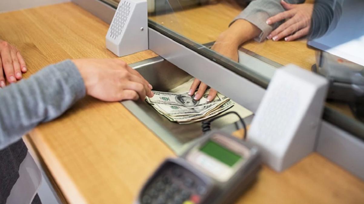 ABD'de iki kadın, ölü adamın parasını çekmek için cesedi bankaya götürdü
