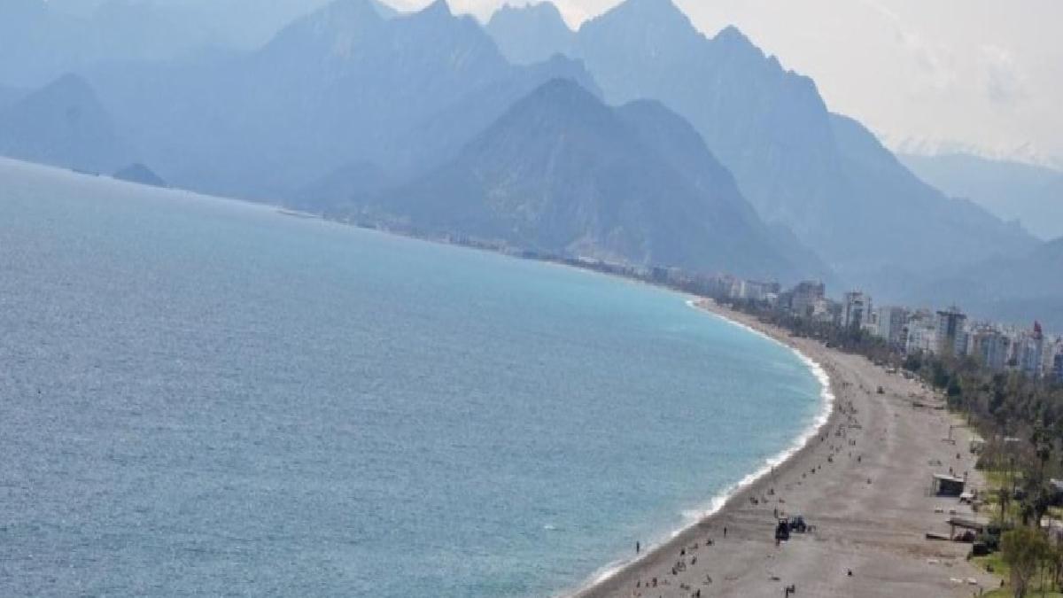 Antalya'da yaz erken başladı: Sahiller doldu taştı