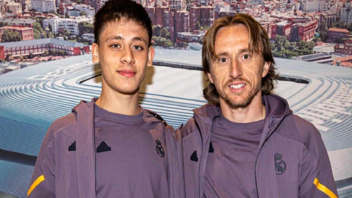 Arda Güler, Luka Modric ile birlikte imza etkinliğine katıldı