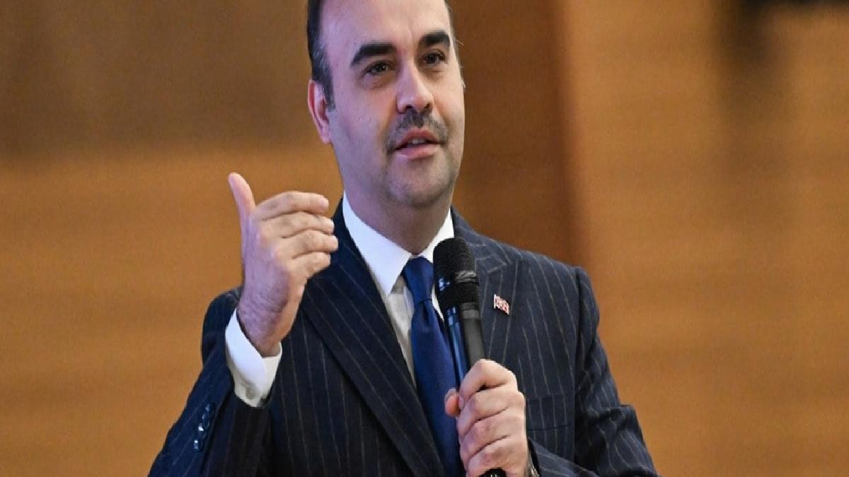Bakan Kacır: Ay'a milli hibrit roket motorumuzla erişeceğiz