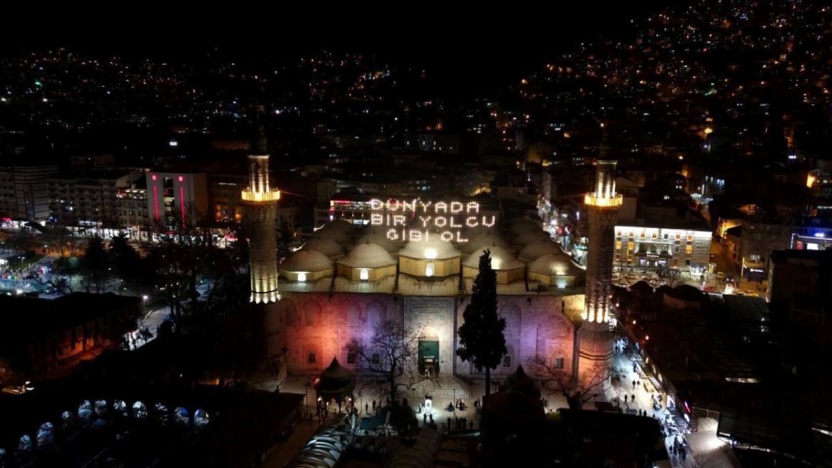 Bursa'daki Ulu Camii'ne mahya asıldı