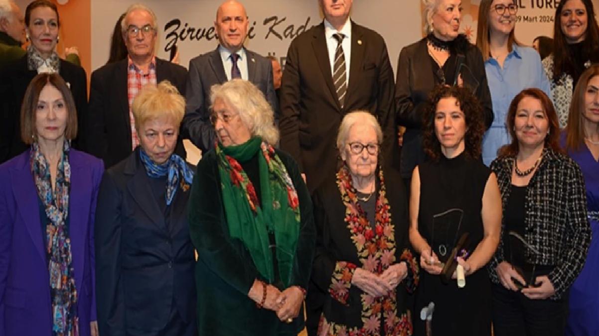 Dünya Kadınlar Günü'nde zirvedeki kadınlara ödülleri takdim edildi