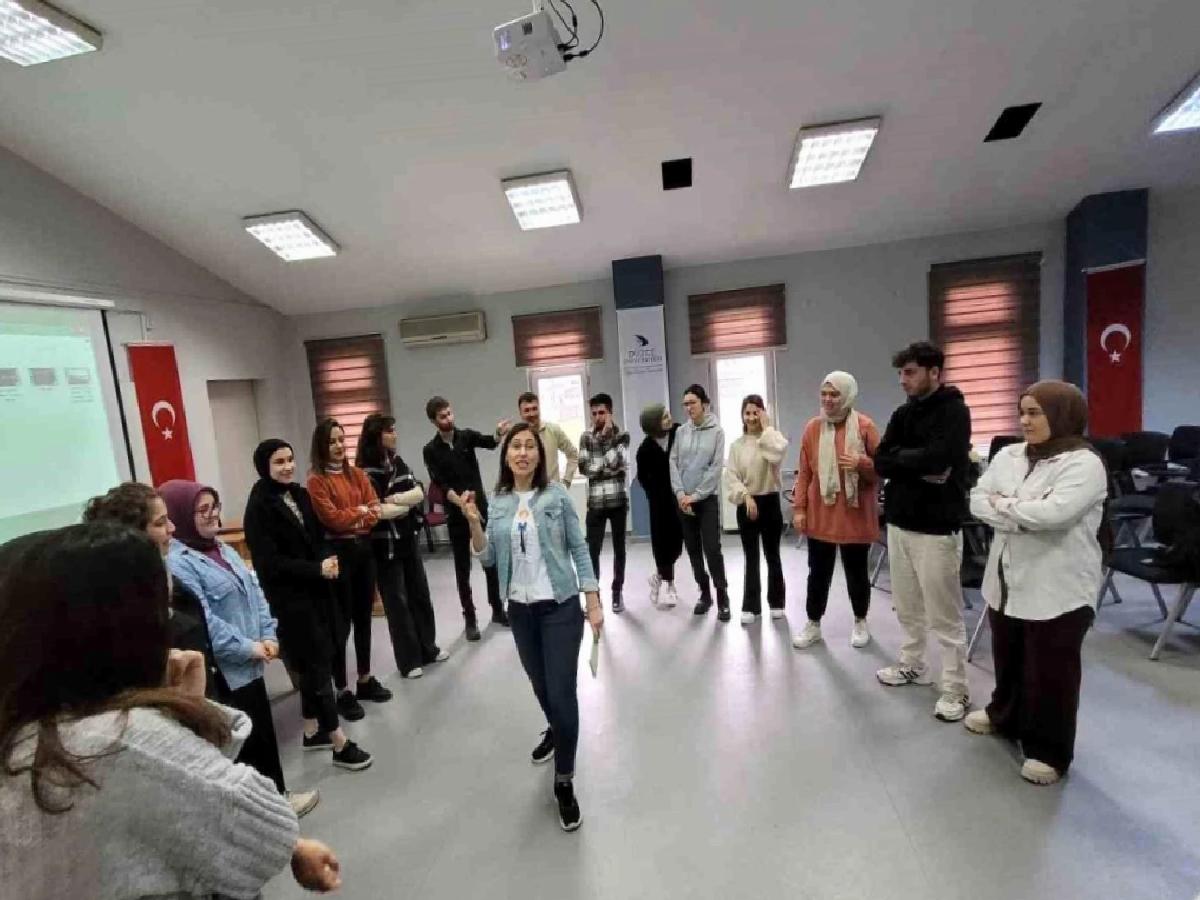 Düzce Üniversitesi'nde İletişim Becerilerinde Drama Etkinliği