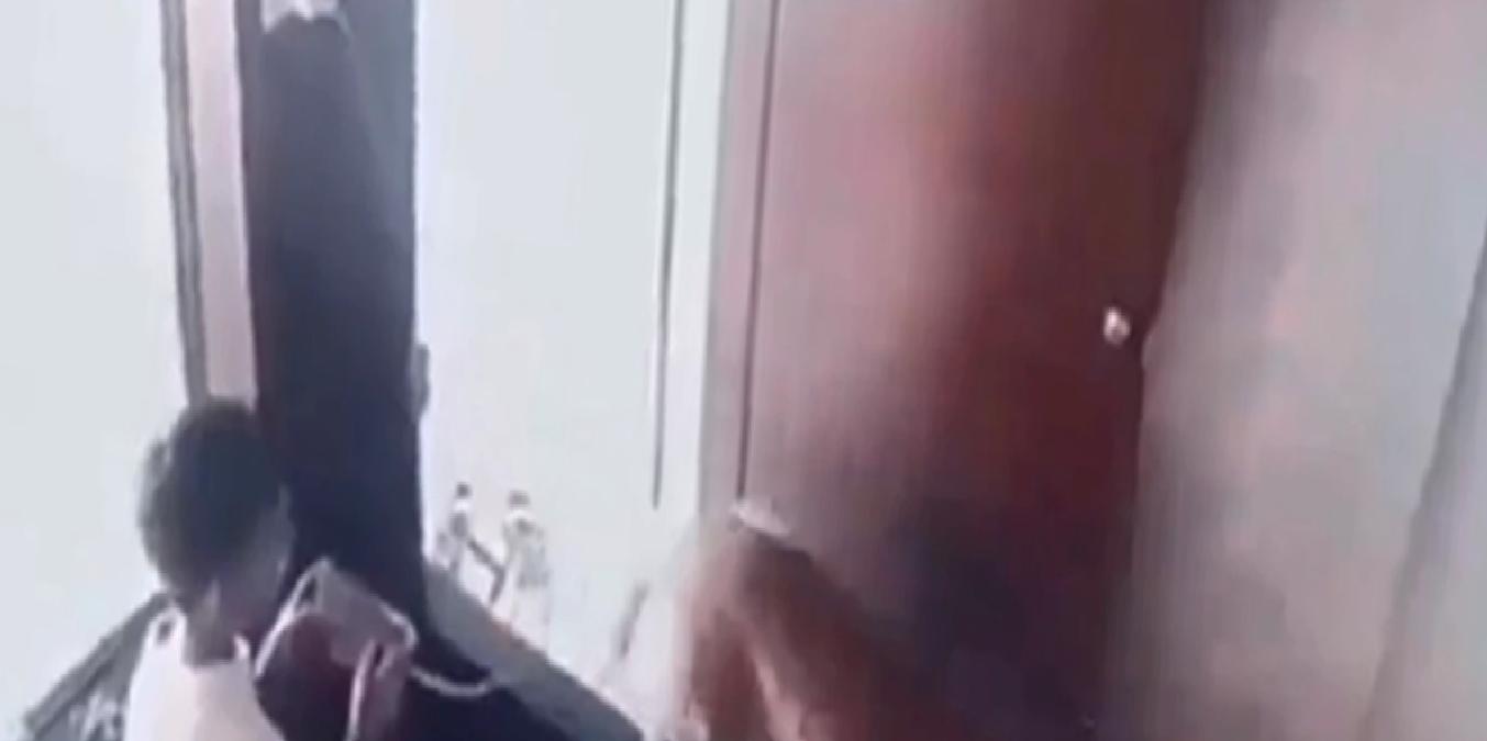 Hindistan'da Leopar tehlikesinden çocuk soğukkanlılığıyla kurtuldu