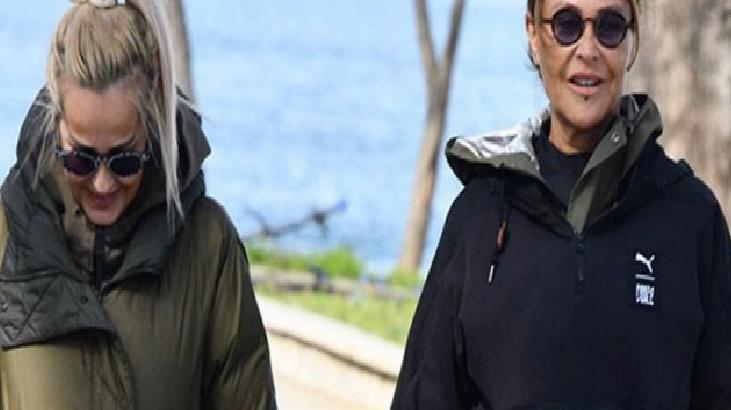 Hülya Avşar ve kardeşi Helin Avşar sahilde yürüyüş yaptı