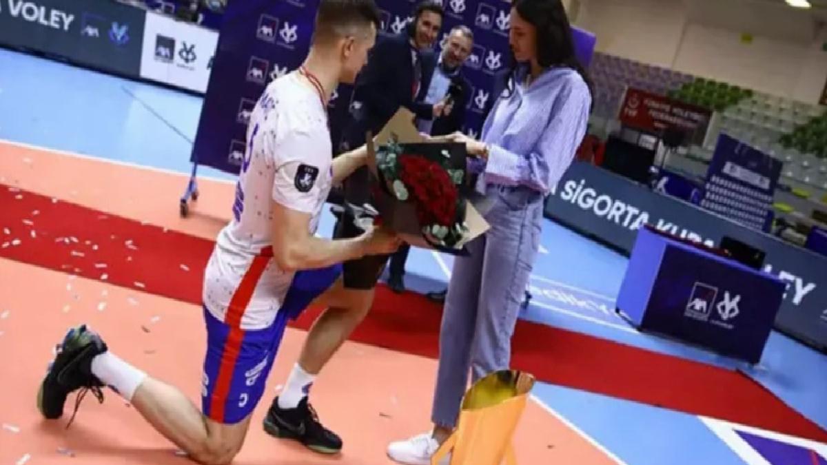 İrem Yaman, Halkbanklı voleybolcu Mert Matic'in evlilik teklifine 'Evet' dedi
