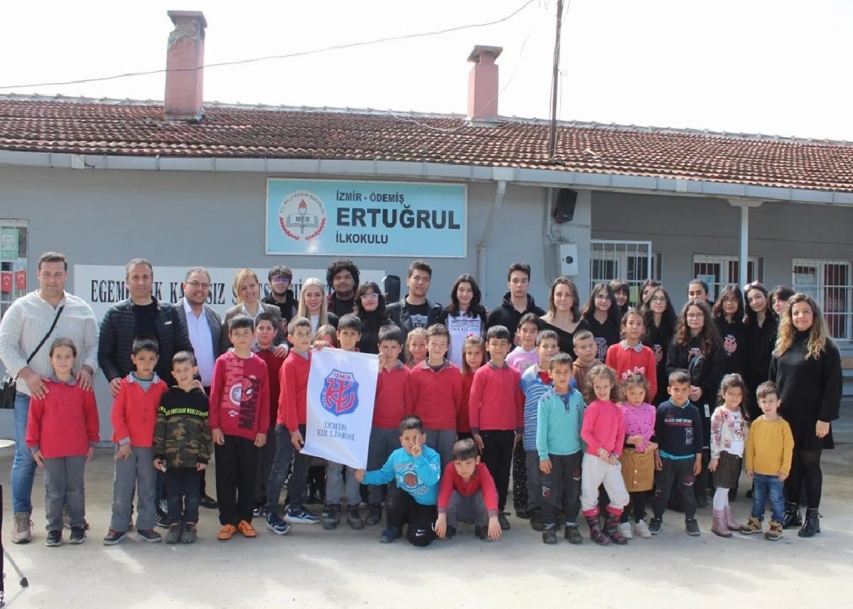 İzmir Kız Lisesi Öğrencileri Ertuğrul İlkokuluna Ziyarette Bulundu