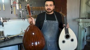 Afyonkarahisar'da Müzik Öğretmeni Ağaç Parçalarından Enstrümanlar Üretiyor