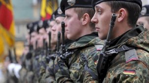 Almanya'da 1996 reşit olmayan genç, askere alındı