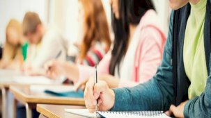 Amerika'da, yapay zeka ile arkadaşlarının sahte çıplak fotoğraflarını üreten öğrenciler okuldan atıldı