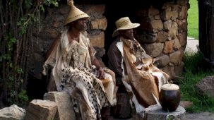 Angola'da büyücü olmadıklarını kanıtlamak için gizemli sıvı içen 50 kişi öldü