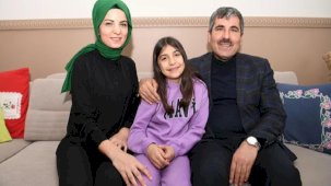 Başkan Asya, karateci Asude Elif'i evinde ziyaret edip tebrik etti