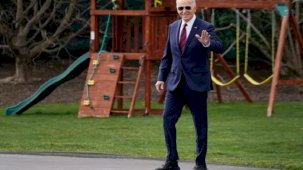 Başkan Biden'ın 'Maksimum Stabilite' sağlayan spor ayakkabıları, sosyal medyada günün konusu oldu: Air Bidens