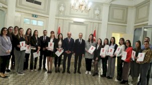 Belgrad Üniversitesi öğrencilerine Türkçe kursu sertifikaları verildi