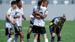 Beşiktaş, kadınlar derbisinde Fenerbahçe'ye 4 attı