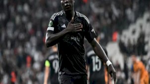 Beşiktaş'ta neler oluyor? Derbide ıslıklanan Aboubakar, yönetime resti çekti