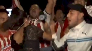 Bu kadarı da fazla artık! Canlı yayında kadın muhabiri taciz ettiler