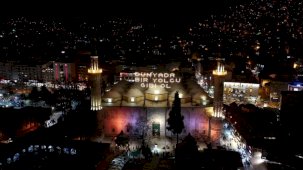 Bursa'daki Ulu Camii'ne mahya asıldı