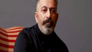 Cem Yılmaz, Ramazan ayında yaptığı içkili paylaşım nedeniyle linç ediliyor